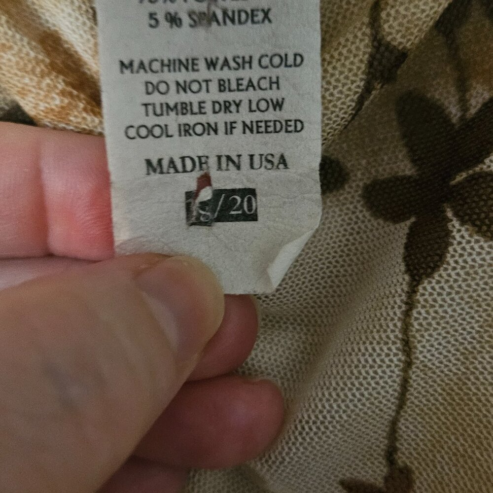 Fashion Bug Summer Floral Dress with gold sparkle dotted through out. SZ 18-20 - Picture 5 of 10